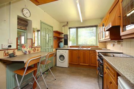 3 bedroom Semi-detached house for sale in Charlecote Avenue, Braunstone Town, LE3