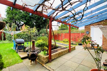 3 bedroom End of terrace house for sale in Charnor Road, Leicester, LE3