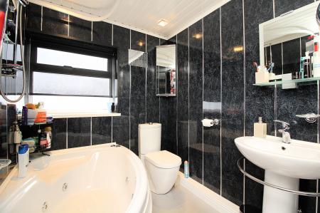 3 bedroom End of terrace house for sale in Charnor Road, Leicester, LE3