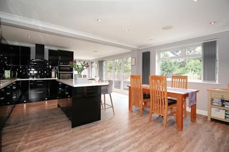 4 bedroom Detached bungalow for sale in Charnwood Close, Leicester Forest East, LE3