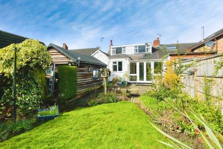 4 bedroom Semi-detached bungalow for sale in Charnwood Drive, Leicester Forest East, LE3