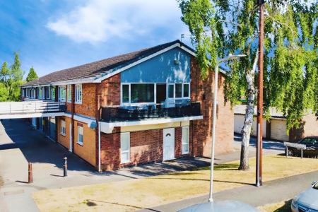 2 bedroom Flat for sale in Cherry Tree Court, Kirby Muxloe, LE9