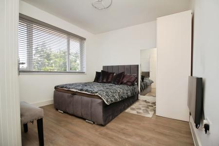 2 bedroom Flat for sale in Cherry Tree Court, Kirby Muxloe, LE9