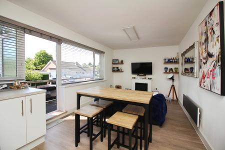 2 bedroom Flat for sale in Cherry Tree Court, Kirby Muxloe, LE9