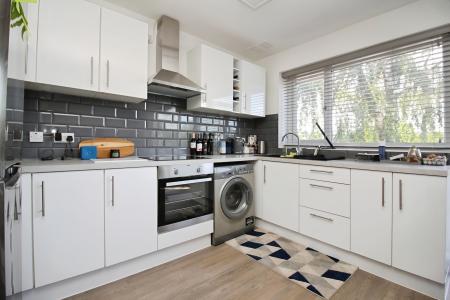2 bedroom Flat for sale in Cherry Tree Court, Kirby Muxloe, LE9