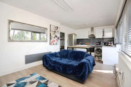 2 bedroom Flat for sale in Cherry Tree Court, Kirby Muxloe, LE9