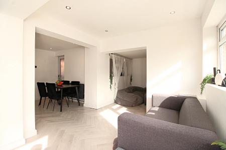 4 bedroom Detached house for sale in Claybrook Avenue, Braunstone Town, LE3