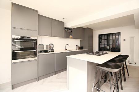 4 bedroom Detached house for sale in Claybrook Avenue, Braunstone Town, LE3