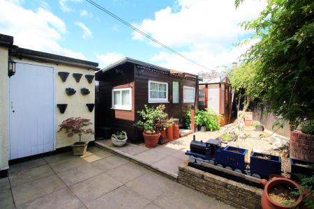 3 bedroom Semi-detached house for sale in Cokayne Road, Leicester, LE3