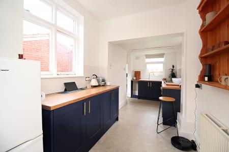 3 bedroom Semi-detached house for sale in Cooden Avenue, Leicester, LE3