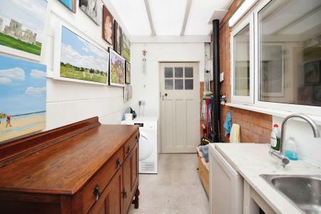 3 bedroom Semi-detached house for sale in Cooden Avenue, Leicester, LE3