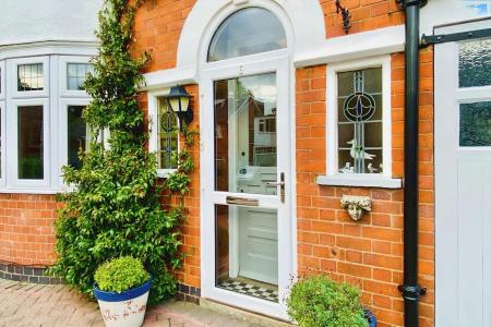 3 bedroom Semi-detached house for sale in Cooden Avenue, Leicester, LE3