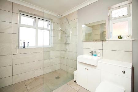 3 bedroom Semi-detached house for sale in Cooden Avenue, Leicester, LE3