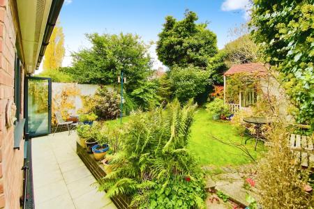 3 bedroom Semi-detached house for sale in Cooden Avenue, Leicester, LE3