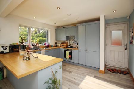 2 bedroom Detached bungalow for sale in Cooks Walk, Glenfield, LE3