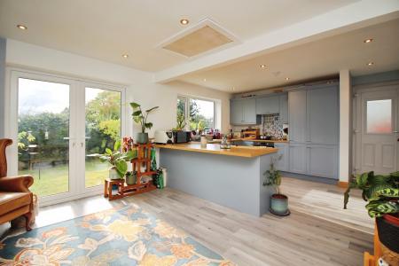 2 bedroom Detached bungalow for sale in Cooks Walk, Glenfield, LE3