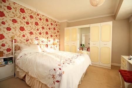 3 bedroom Semi-detached house for sale in Coplow Crescent, Syston, LE7