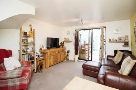 2 bedroom Terraced House for sale in Cottage Farm Close, Braunstone Town, LE3