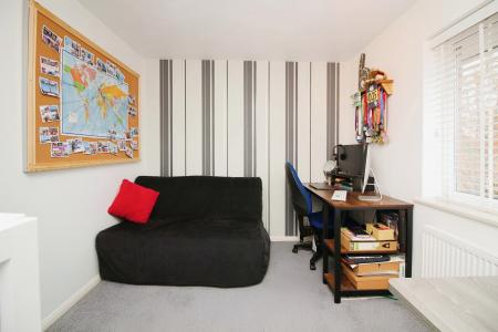 2 bedroom Terraced House for sale in Cottage Farm Close, Braunstone Town, LE3