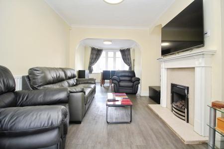 3 bedroom Semi-detached house for sale in Coventry Road, Hinckley, LE10