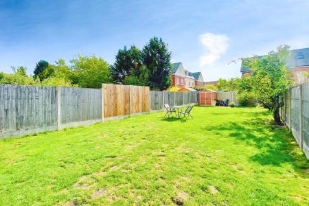 3 bedroom Semi-detached house for sale in Coventry Road, Hinckley, LE10