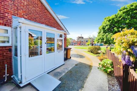 2 bedroom Semi-detached bungalow for sale in Danehill, Ratby, LE6