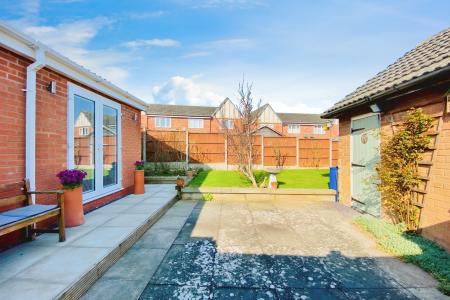 4 bedroom Semi-detached house for sale in Derwent Close, Earl Shilton, LE9