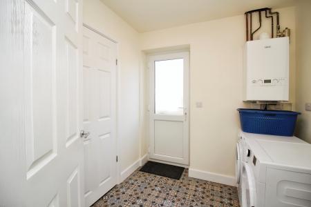 4 bedroom Semi-detached house for sale in Derwent Close, Earl Shilton, LE9