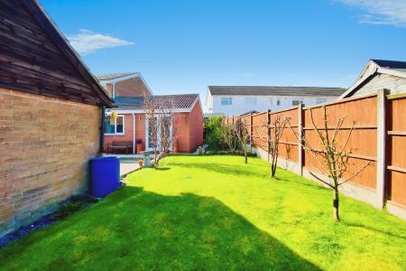 4 bedroom Semi-detached house for sale in Derwent Close, Earl Shilton, LE9