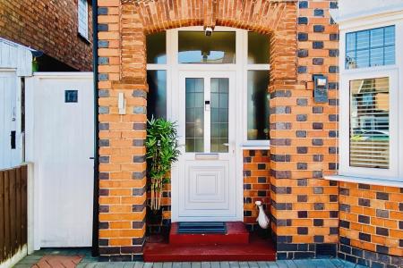 3 bedroom Semi-detached house for sale in Dorchester Road, Western Park, Leicester, LE3