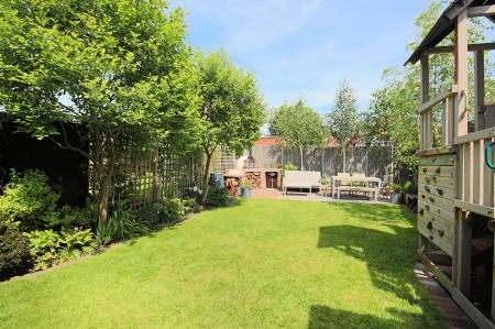 3 bedroom Semi-detached house for sale in Dorchester Road, Leicester, LE3