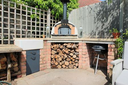 3 bedroom Semi-detached house for sale in Dorchester Road, Leicester, LE3