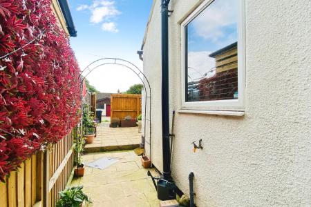 2 bedroom End of terrace house for sale in Dragon Lane, Newbold Verdon, LE9