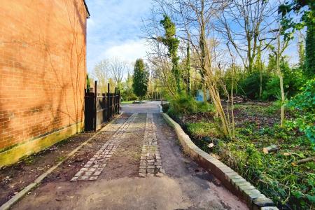 3 bedroom Detached house for sale in Dunstall Avenue, Leicester, LE3