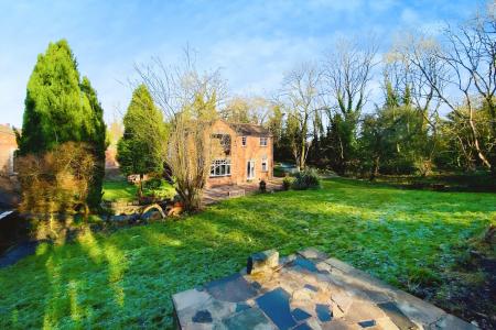 3 bedroom Detached house for sale in Dunstall Avenue, Leicester, LE3