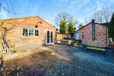 3 bedroom Detached house for sale in Dunstall Avenue, Leicester, LE3