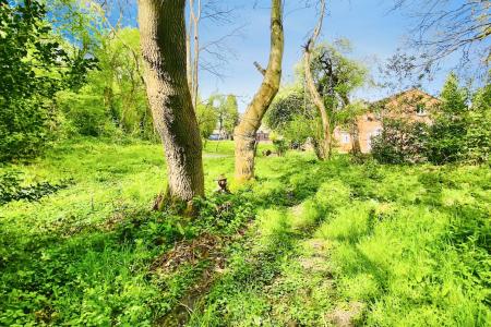 3 bedroom Detached house for sale in Dunstall Avenue, Leicester, LE3