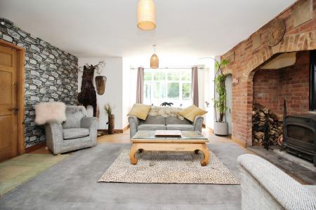 3 bedroom Detached house for sale in Dunstall Avenue, Leicester, LE3