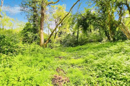 3 bedroom Detached house for sale in Dunstall Avenue, Leicester, LE3