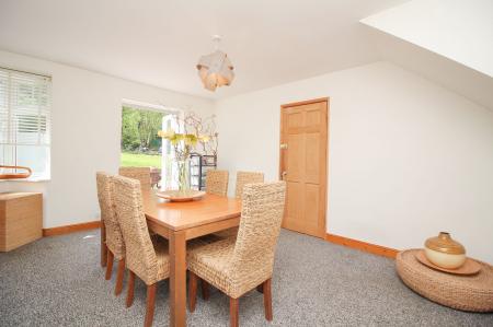 3 bedroom Detached house for sale in Dunstall Avenue, Leicester, LE3