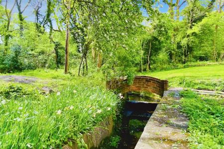 3 bedroom Detached house for sale in Dunstall Avenue, Leicester, LE3