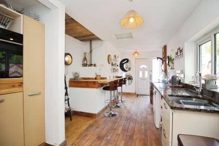 3 bedroom Detached house for sale in Dunstall Avenue, Leicester, LE3