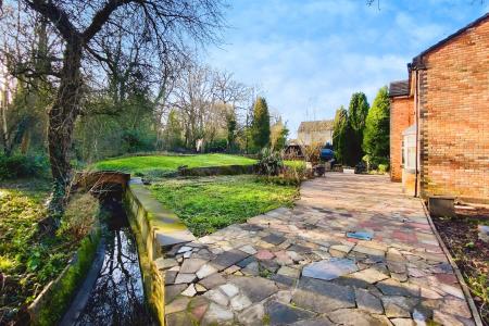 3 bedroom Detached house for sale in Dunstall Avenue, Leicester, LE3