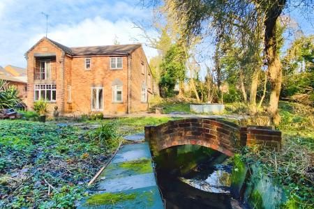 3 bedroom Detached house for sale in Dunstall Avenue, Leicester, LE3