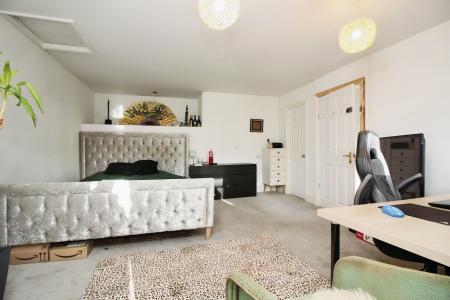 3 bedroom Detached house for sale in Dunstall Avenue, Leicester, LE3