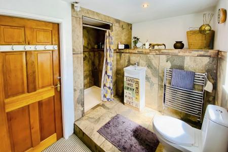 3 bedroom Detached house for sale in Dunstall Avenue, Leicester, LE3