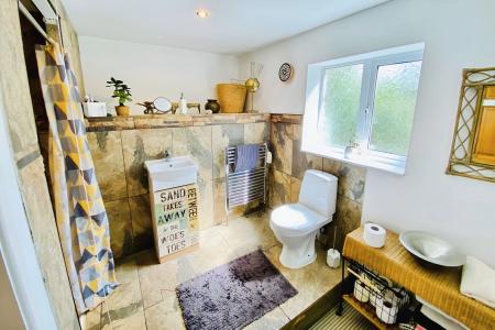 3 bedroom Detached house for sale in Dunstall Avenue, Leicester, LE3