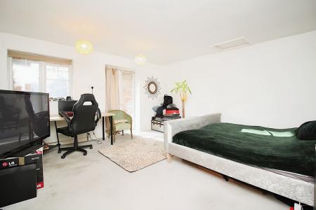 3 bedroom Detached house for sale in Dunstall Avenue, Leicester, LE3