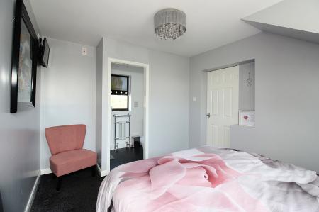 4 bedroom Semi-detached house for sale in Elmdale Road, Earl Shilton, LE9