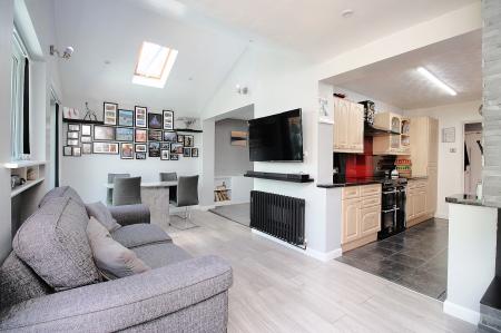 4 bedroom Semi-detached house for sale in Elmdale Road, Earl Shilton, LE9